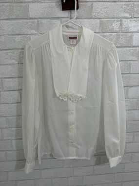 Vintage tuxedo-style blouse Judy Bond White Lace Trim Blouse Size 14 #3062